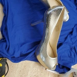New women Nine West shoes sz 10 1/2 silver
